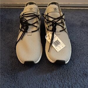 Adidas Men's Light Gray Sneakers